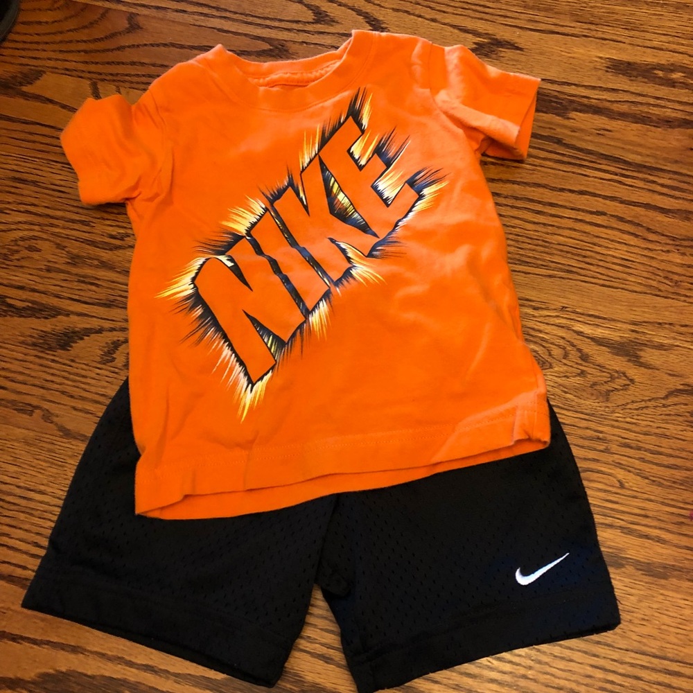 Toddler boy Nike shorts/t shirt